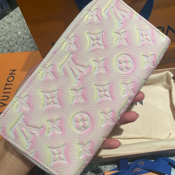 New with Box Louis Vuitton Limited Summer Stardust Collection Zippy Wallet - Picture 3 of 8